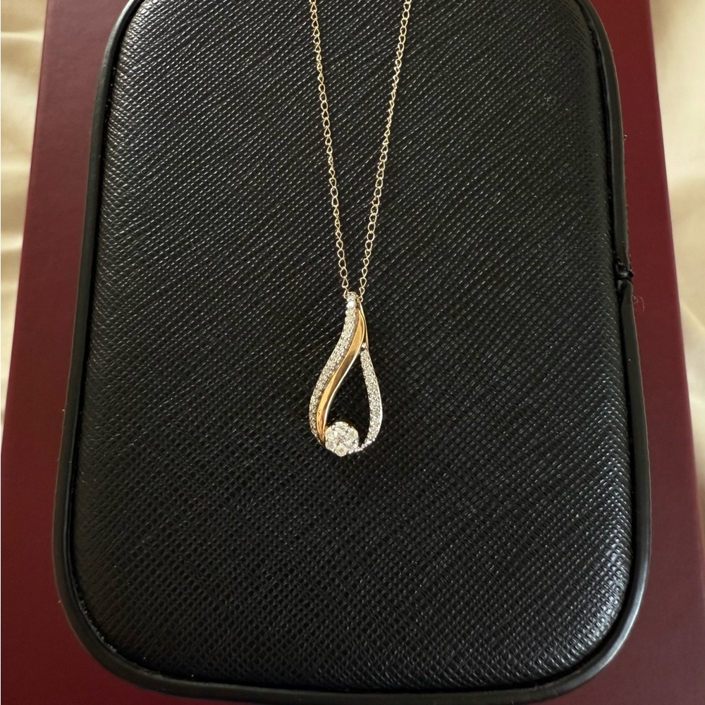 14k Gold Diamond Teardrop Pendant Necklace